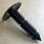 TRIM RETAINER CHRISTMAS TREE CLIP